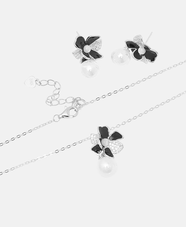 Set aus Halsketten und Ohrringe