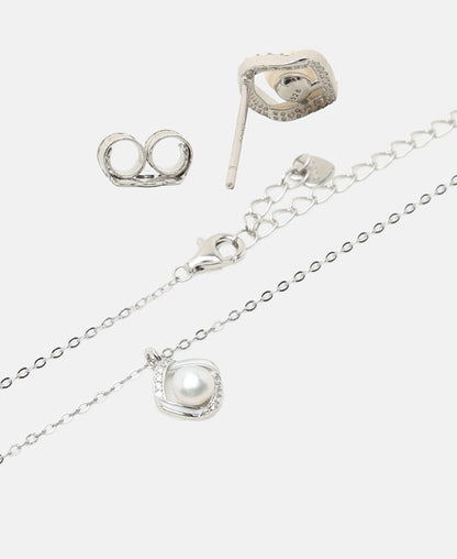 Set aus Halskette und Ohrstecker