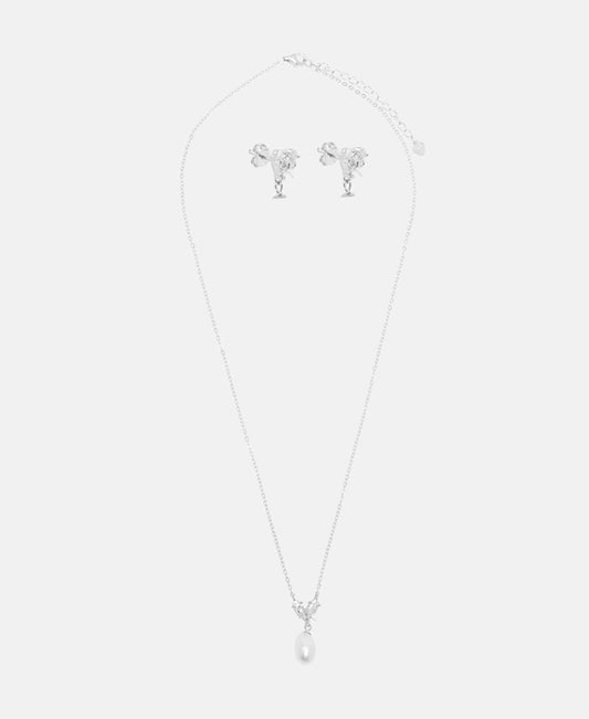 Set aus Halsketten und Ohrringe