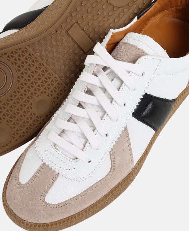 Sneaker