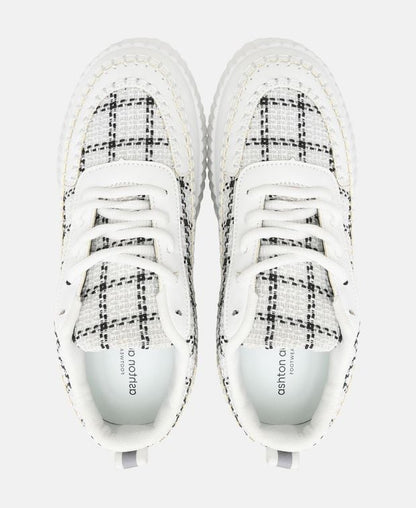 Sneaker