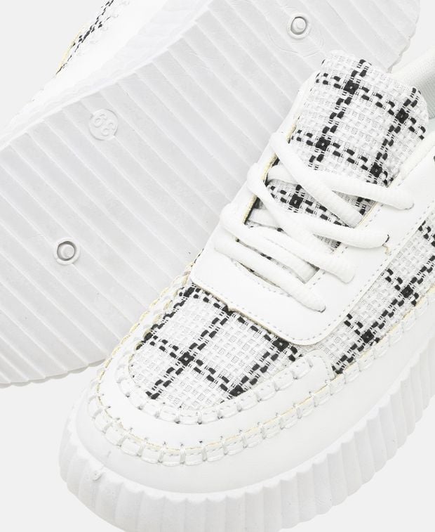 Sneaker