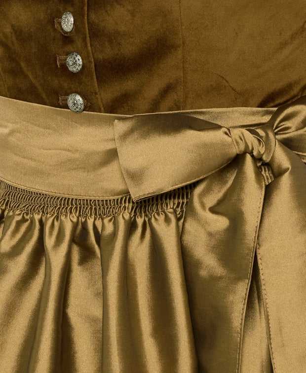 Dirndl mit Schürze