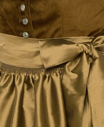 Dirndl mit Schürze