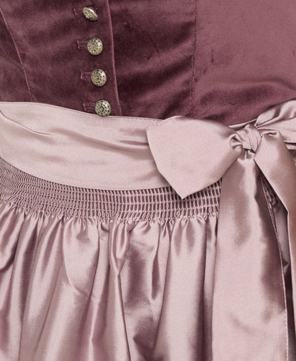 Dirndl mit Schürze
