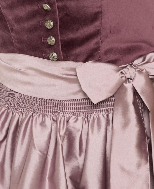 Dirndl mit Schürze