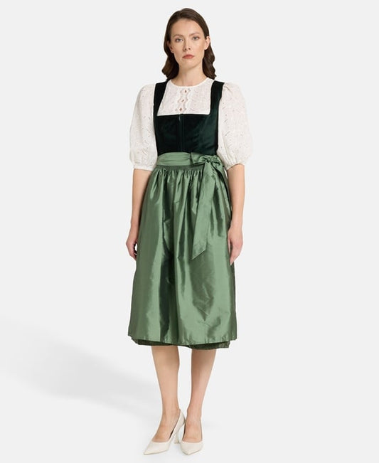 Dirndl mit Schürze