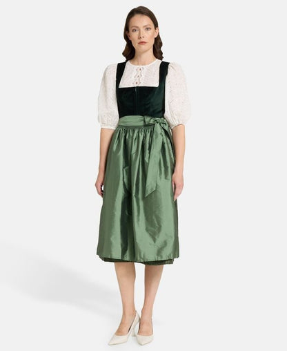 Dirndl mit Schürze