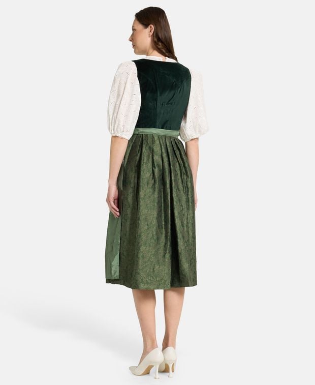 Dirndl mit Schürze
