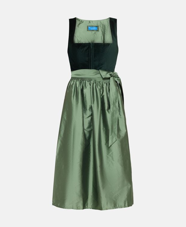 Dirndl mit Schürze