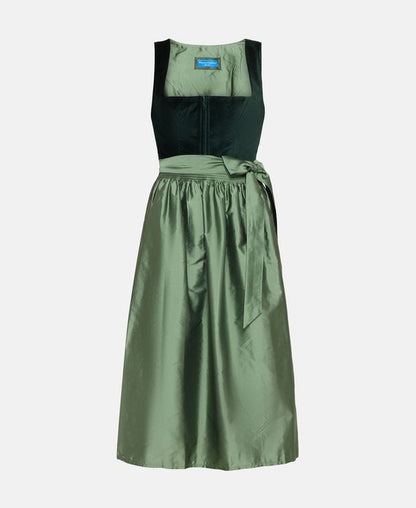 Dirndl mit Schürze