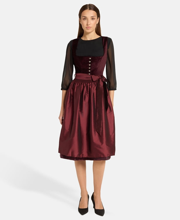 Dirndl mit Schürze