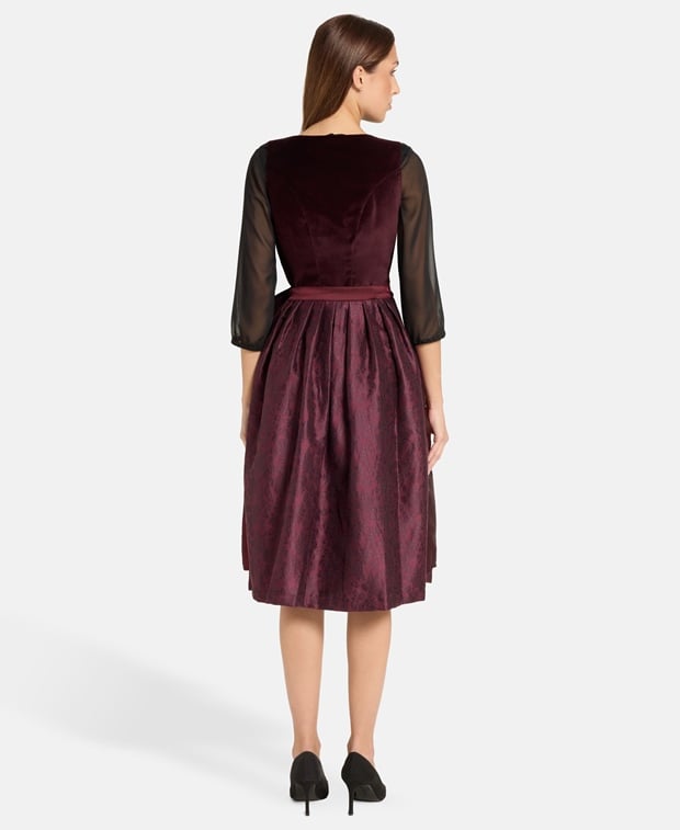 Dirndl mit Schürze
