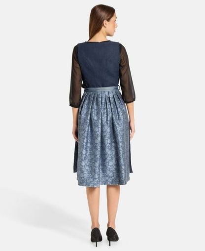 Dirndl mit Schürze