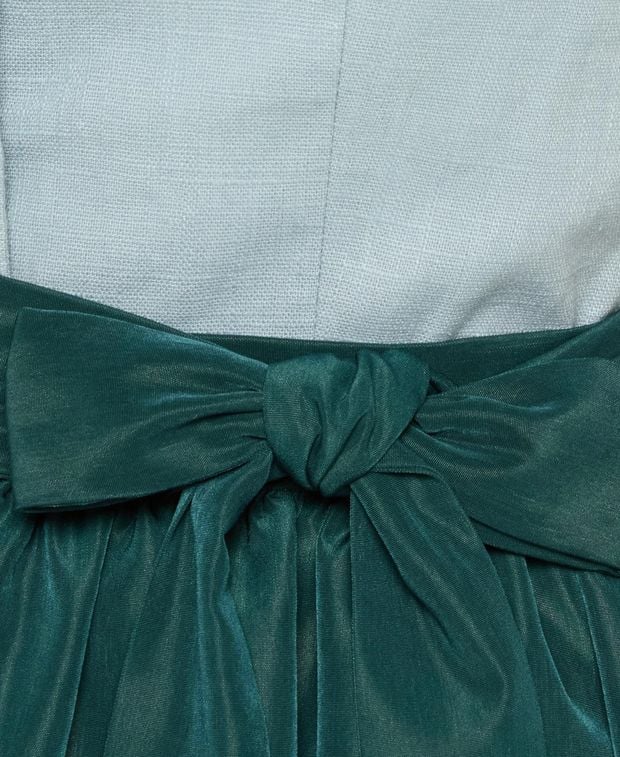 Dirndl mit Schürze