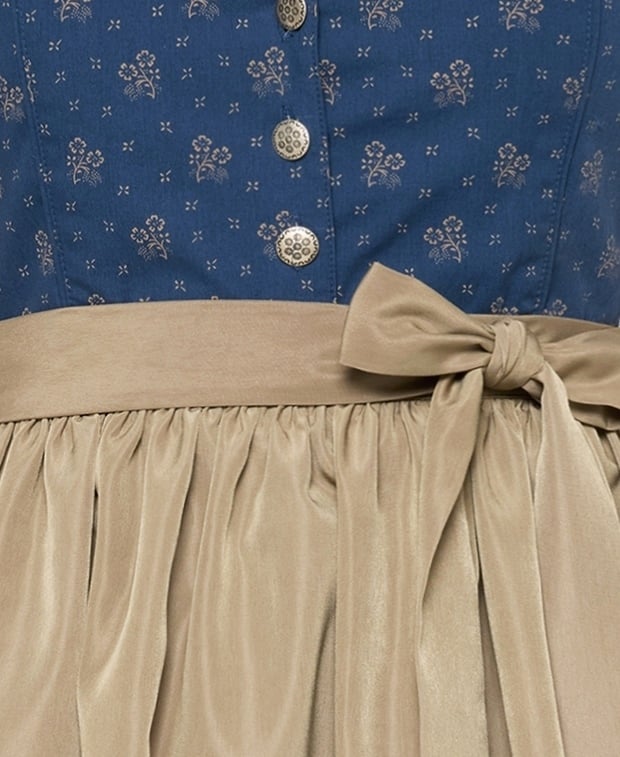 Dirndl mit Schürze