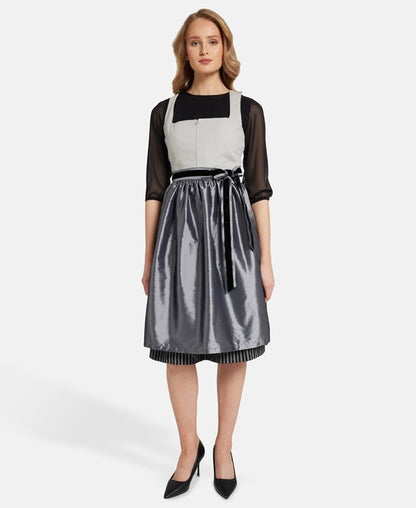 Dirndl mit Schürze