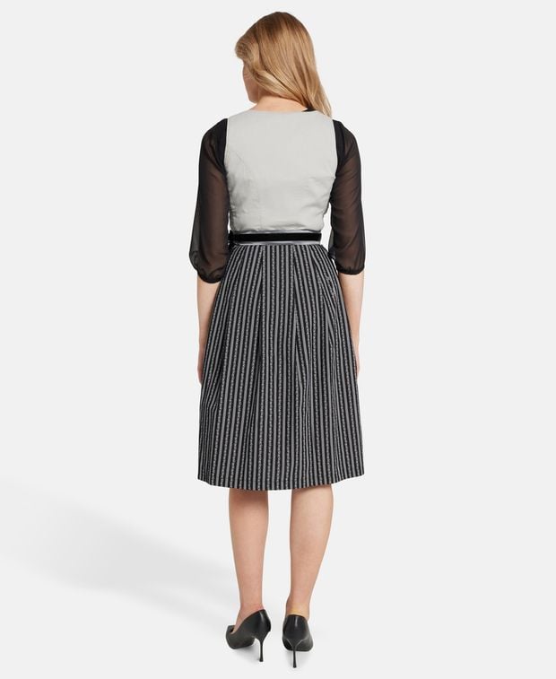 Dirndl mit Schürze