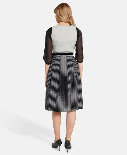 Dirndl mit Schürze