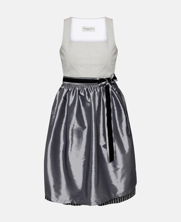 Dirndl mit Schürze