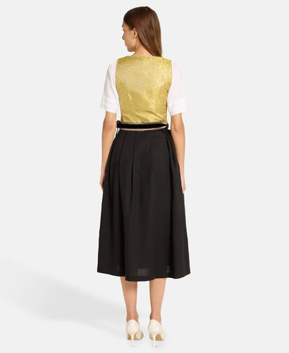 Dirndl mit Schürze