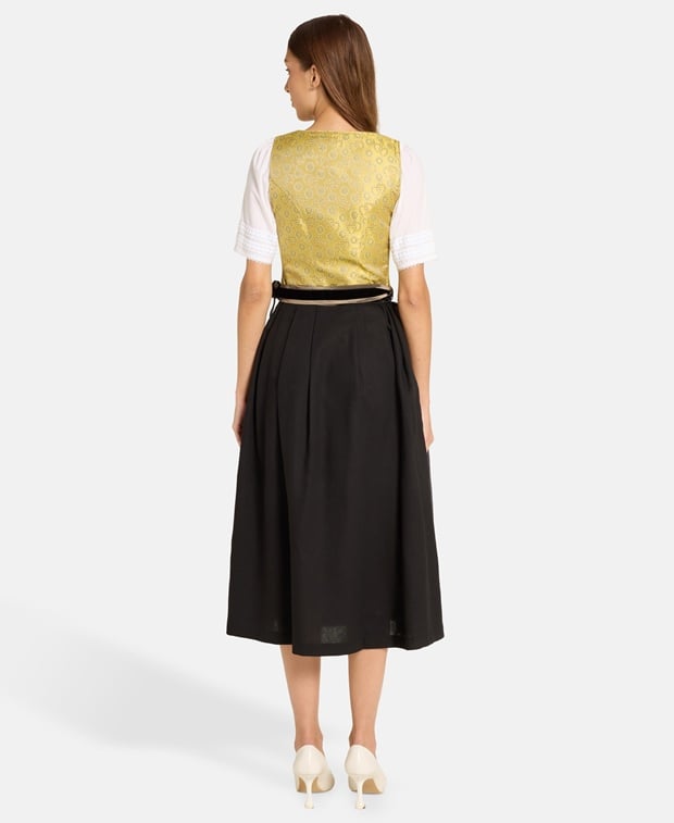 Dirndl mit Schürze