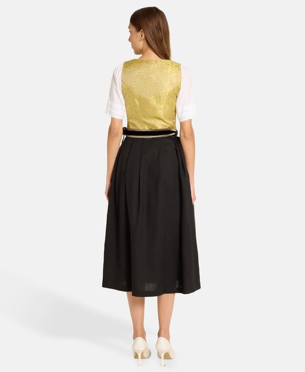 Dirndl mit Schürze