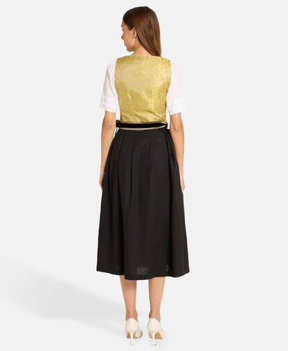 Dirndl mit Schürze