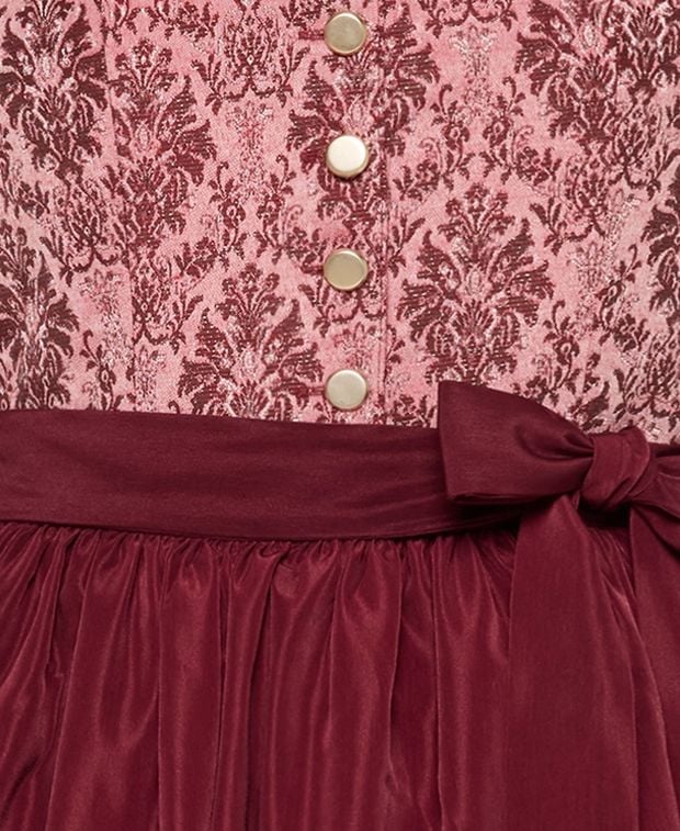 Dirndl mit Schürze