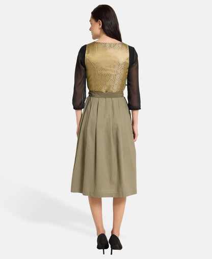Dirndl mit Schürze