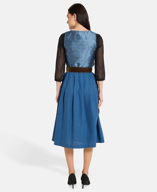 Dirndl mit Schürze