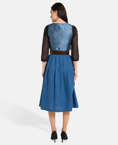 Dirndl mit Schürze