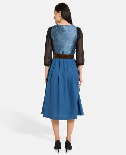 Dirndl mit Schürze