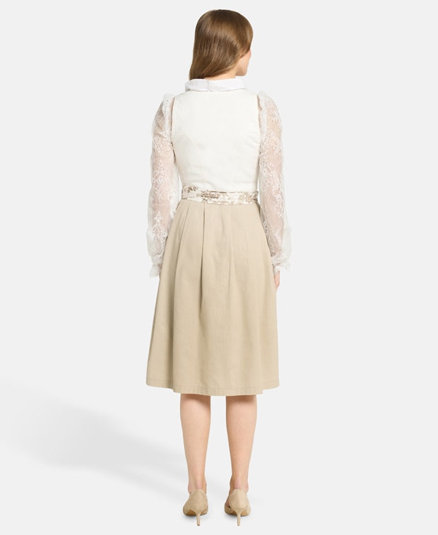 Dirndl mit Schürze