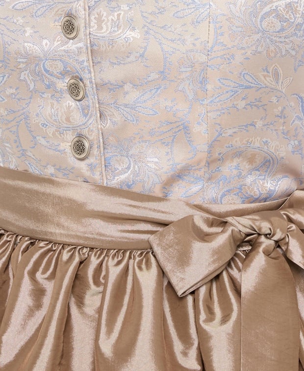 Dirndl mit Schürze