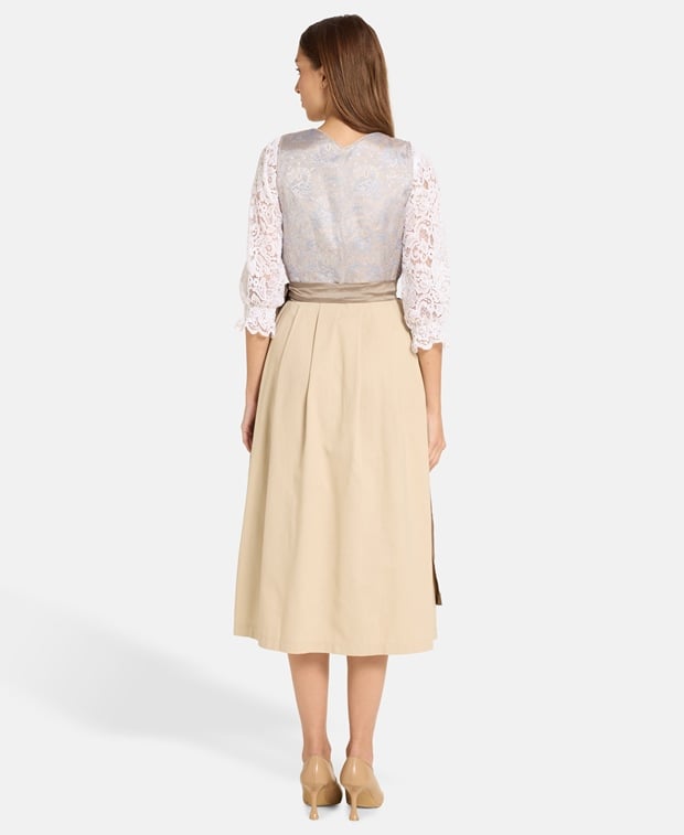 Dirndl mit Schürze