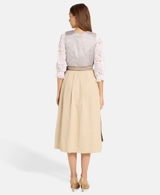 Dirndl mit Schürze