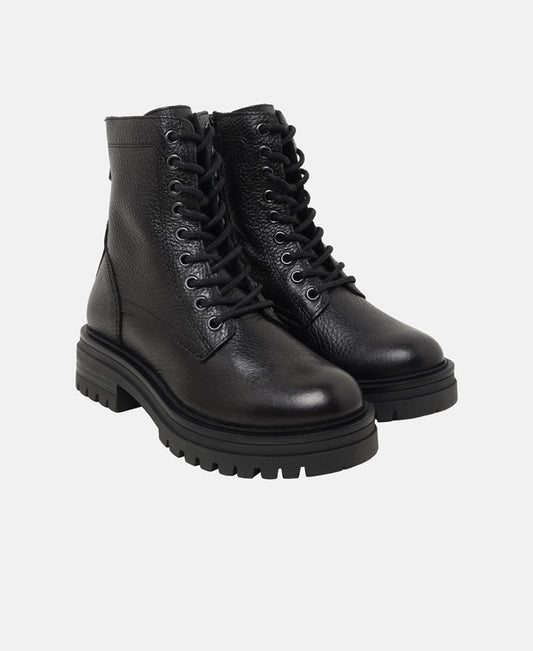 Schnürstiefeletten