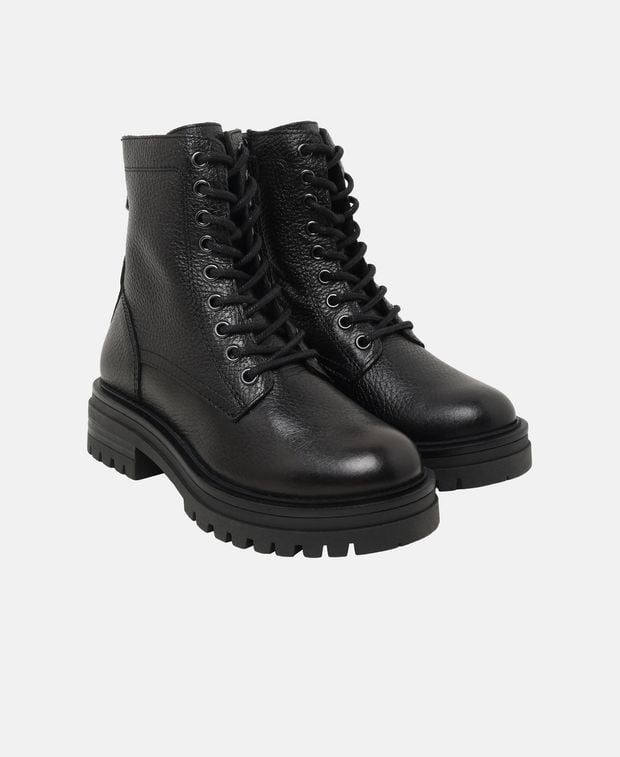 Schnürstiefeletten