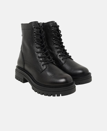 Schnürstiefeletten