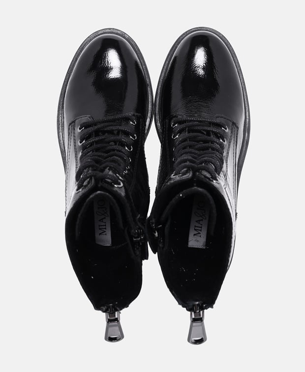 Schnürstiefeletten