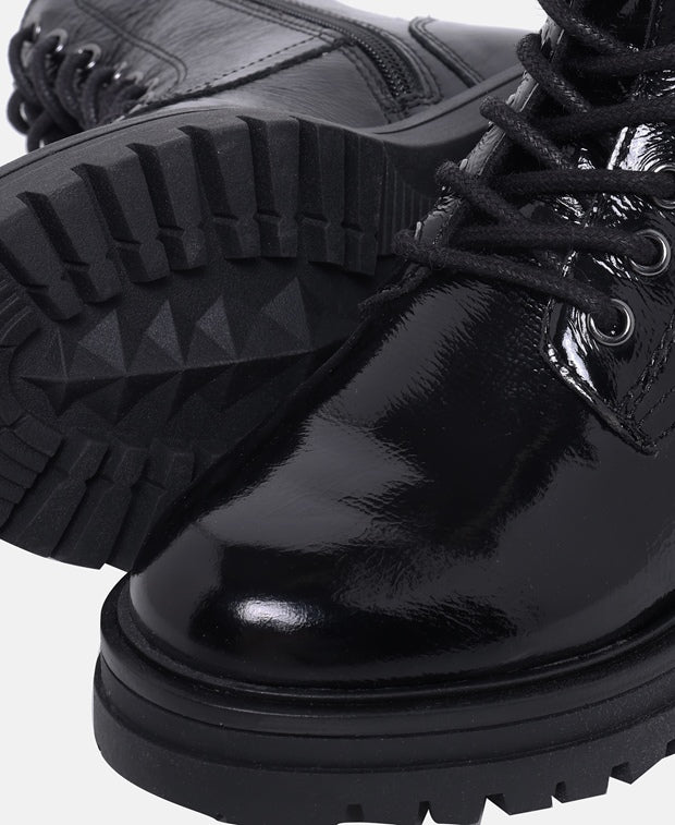 Schnürstiefeletten