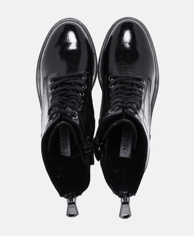 Schnürstiefeletten