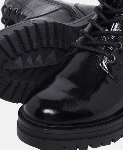 Schnürstiefeletten