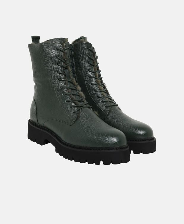 Schnürstiefeletten