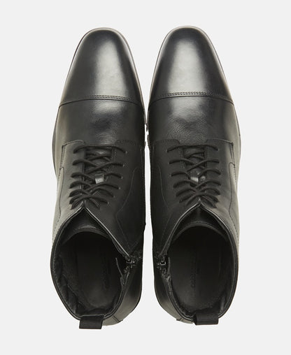 Schnürstiefeletten