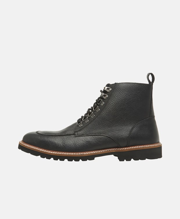 Schnürstiefeletten