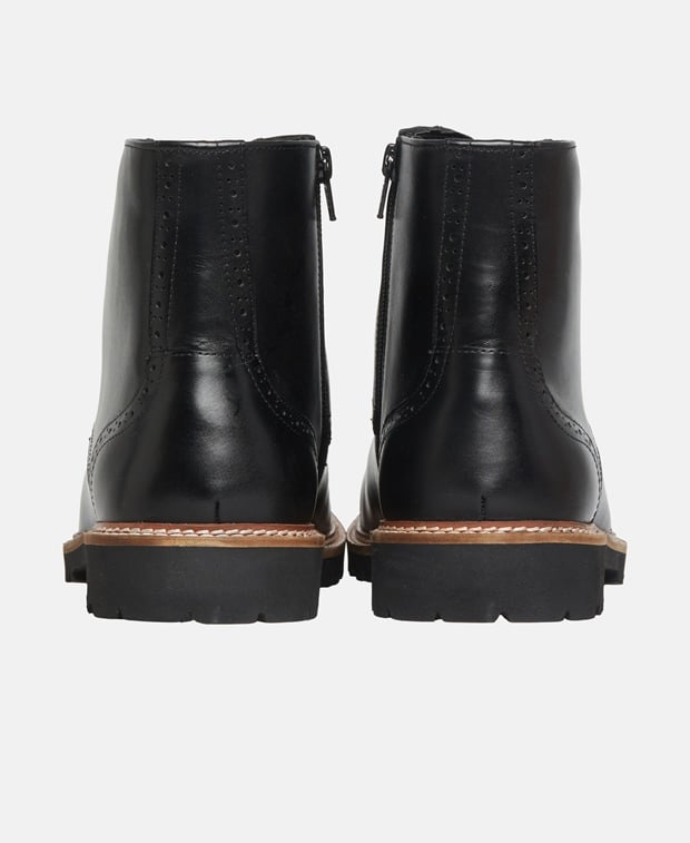 Schnürstiefeletten