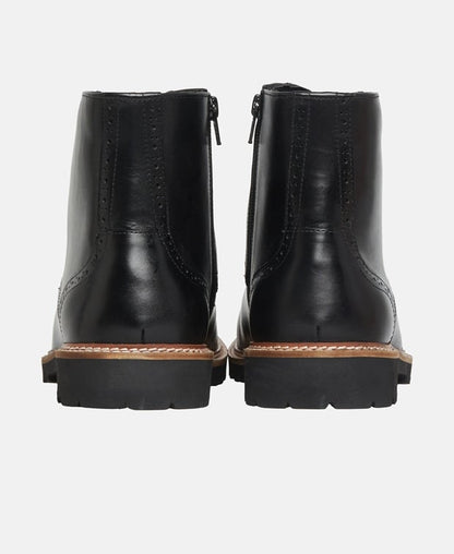Schnürstiefeletten