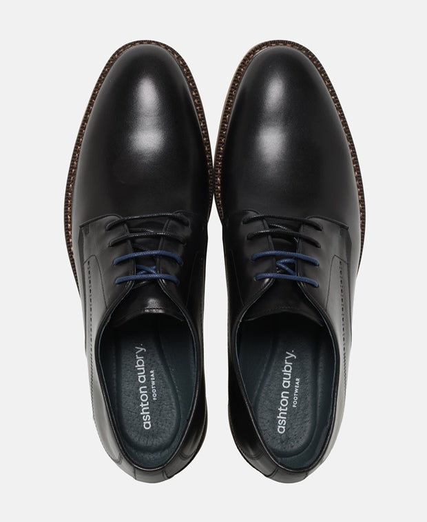 Schnürschuhe
